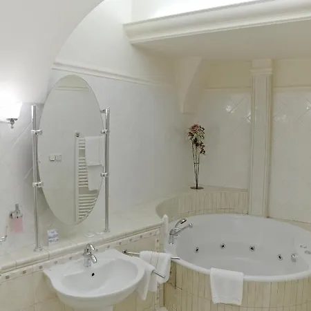 Отель Ambassador