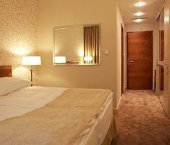 Ambassador 4*