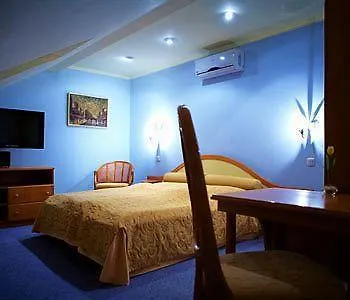 Ambassador Hotell 4*