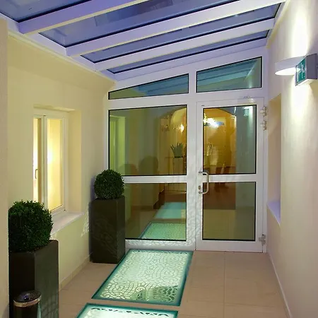 Ambassador Hotel 4*
