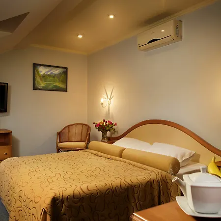 Отель Ambassador